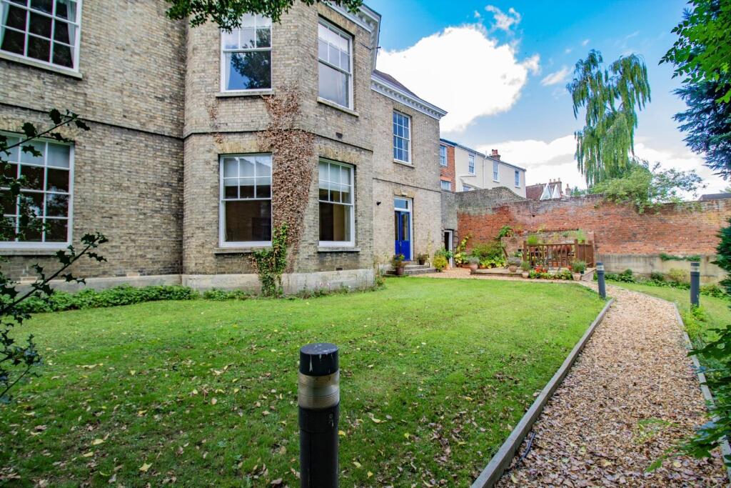 2 Karrelbrook House [Residents' Communal Garden] 0