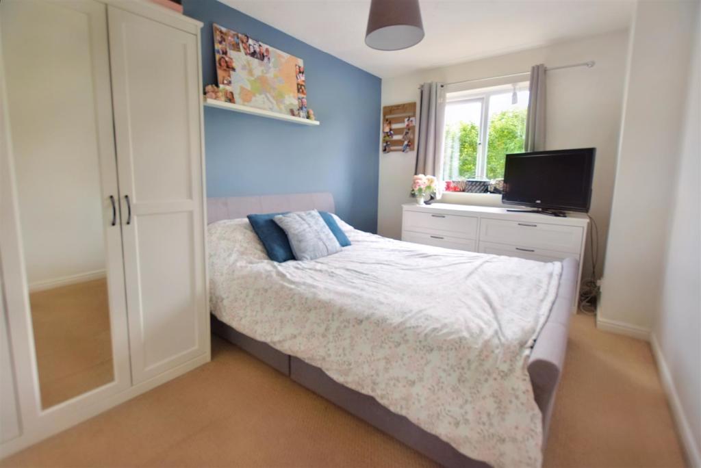 BEDROOM 1.jpg