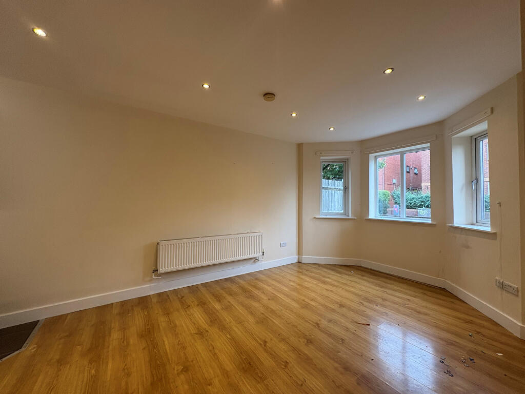 2 bed flat to rent Bullar Road, Southampton SO18