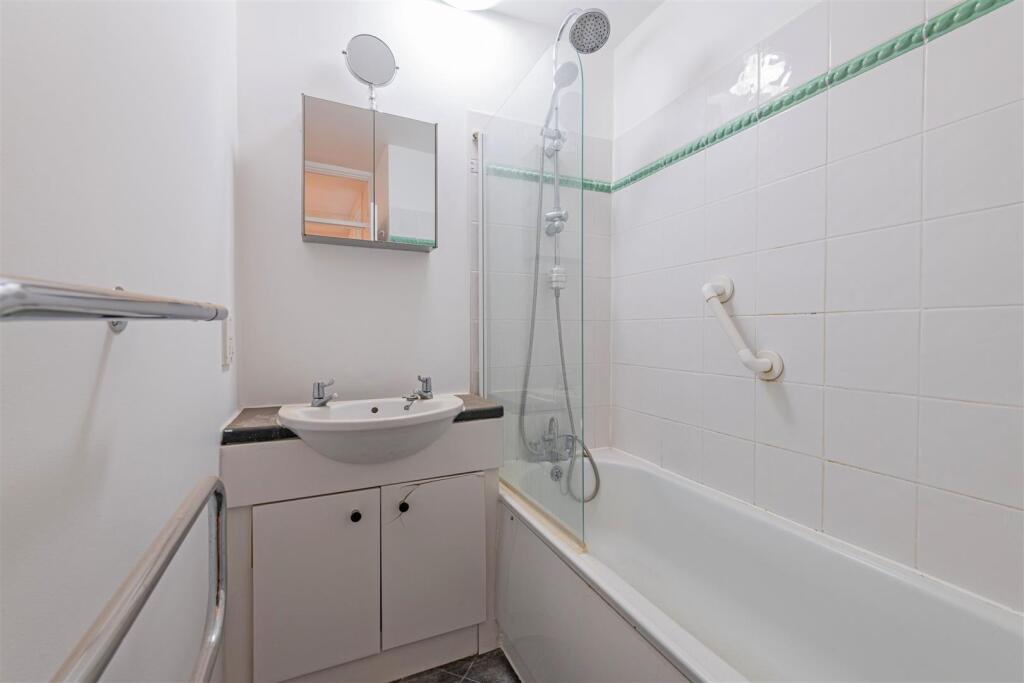 52 March Ct Bath.jpg