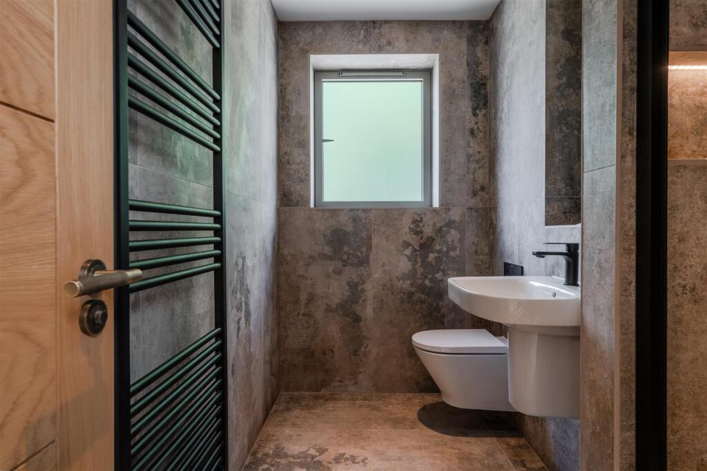 Bathroom2-2.jpg
