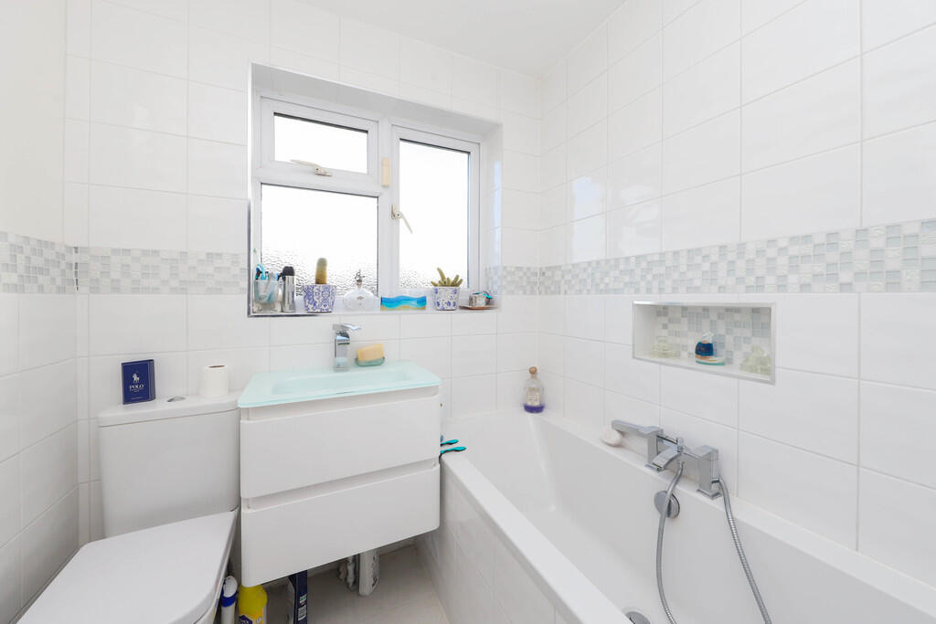 11 Tudor Close (5...