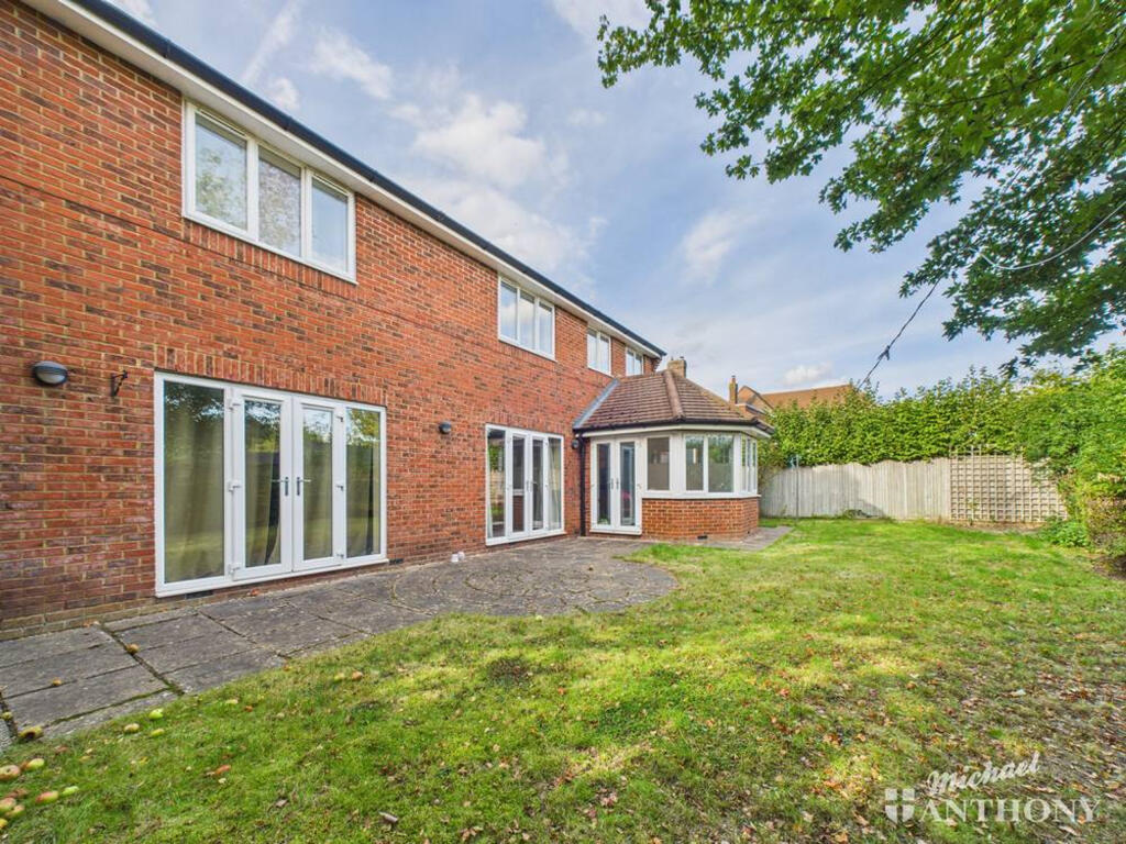 CAM03218G0-PR0763-STILL005-thumbnail-h750-70