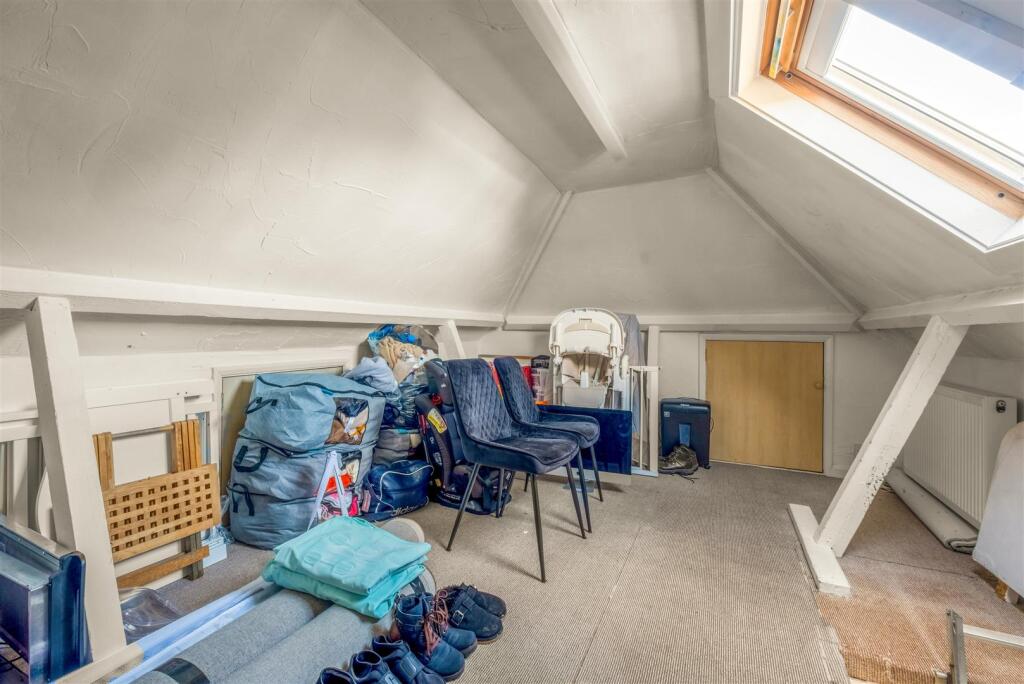 1 windlesham Close-23.jpg