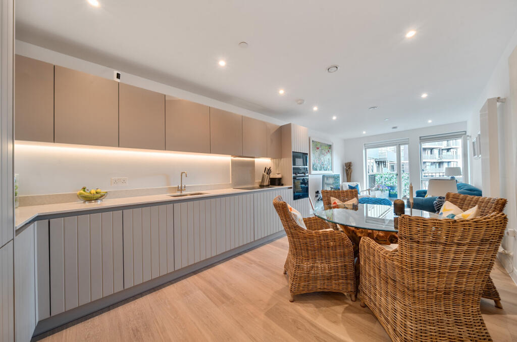 1324772-11-6876d7...