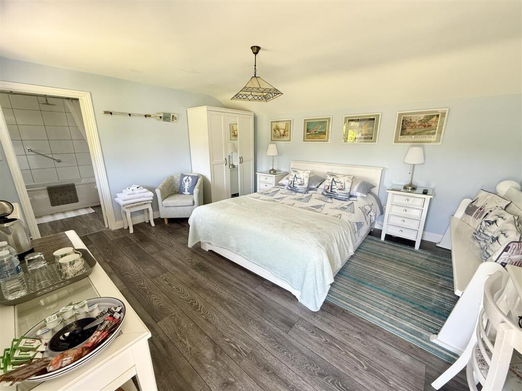 The Mooring - bedroom