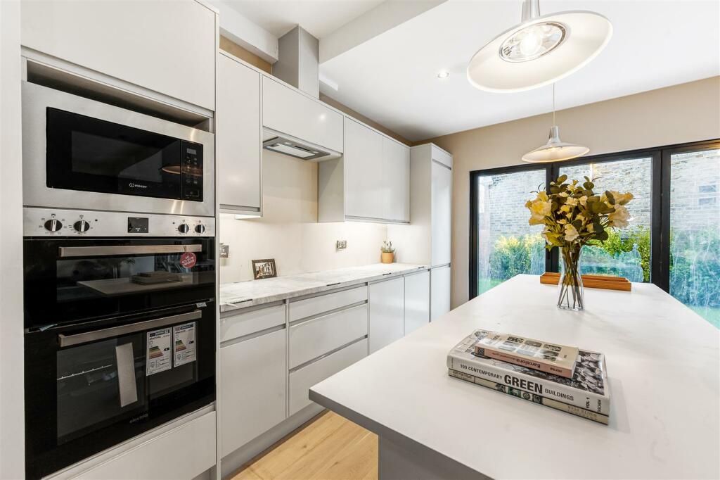 Flat 1, 49 Cumberland Park-5.jpg