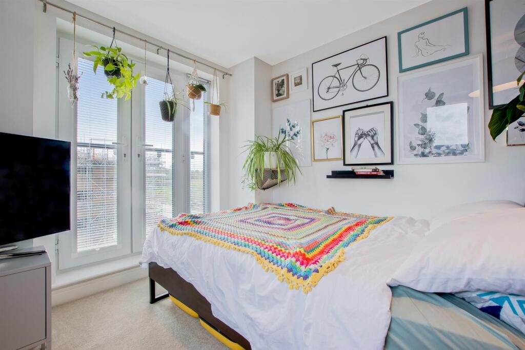 Bedroom 1.jpg