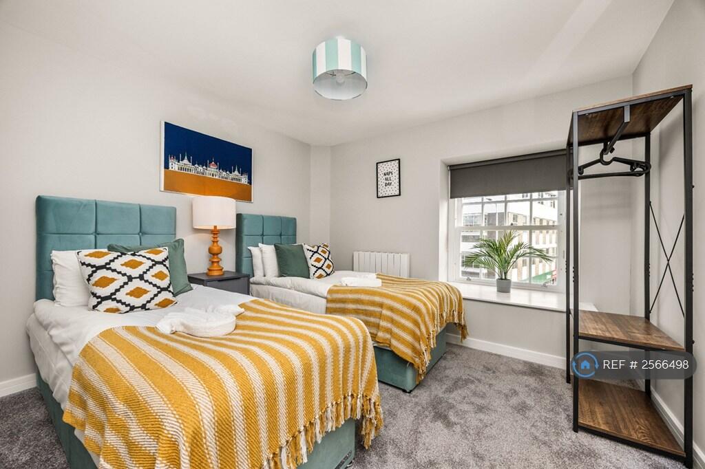 Bedroom With Two Twin Beds