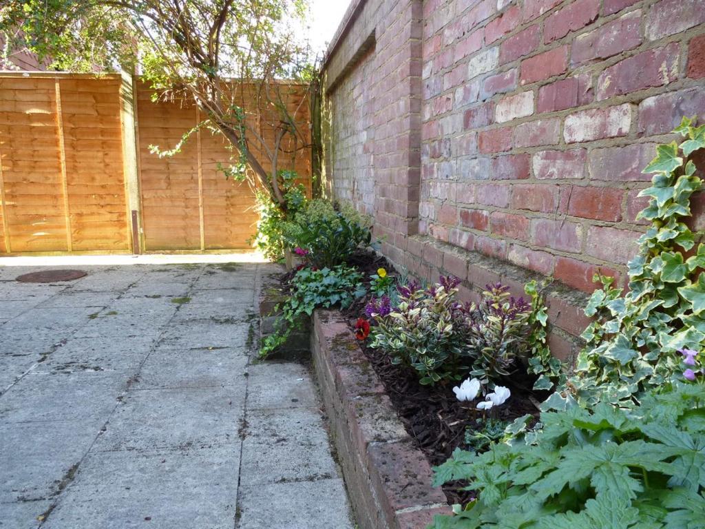 10 Jubilee Lane rear terrace 5.jpg