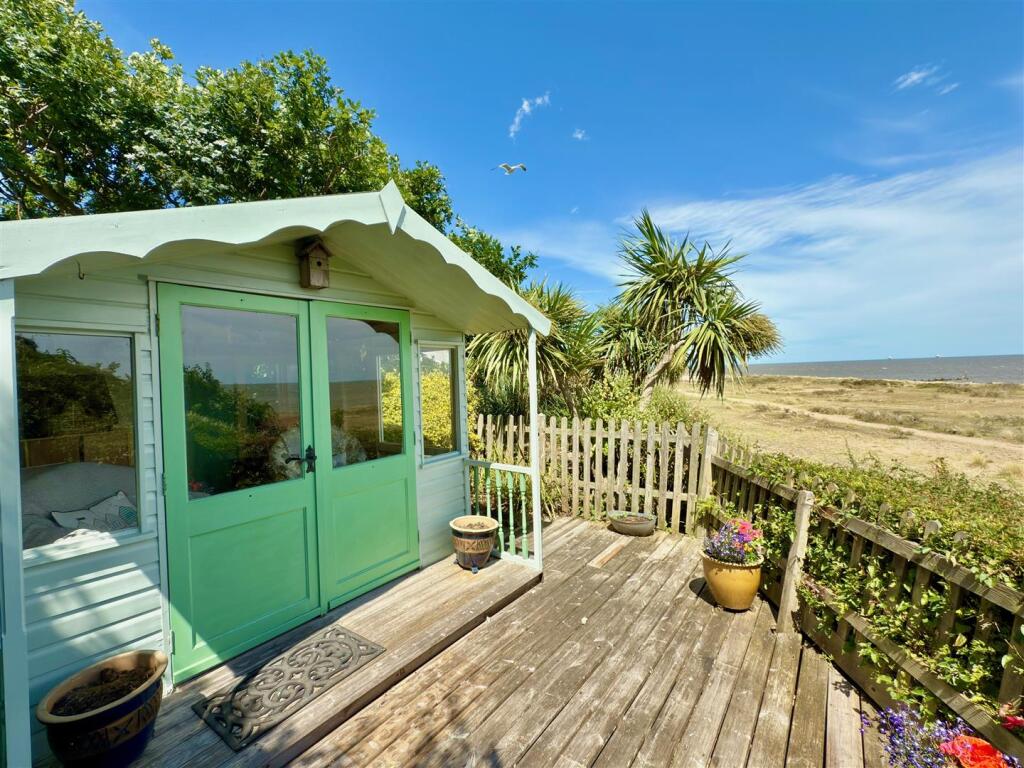SUMMERHOUSE.jpg