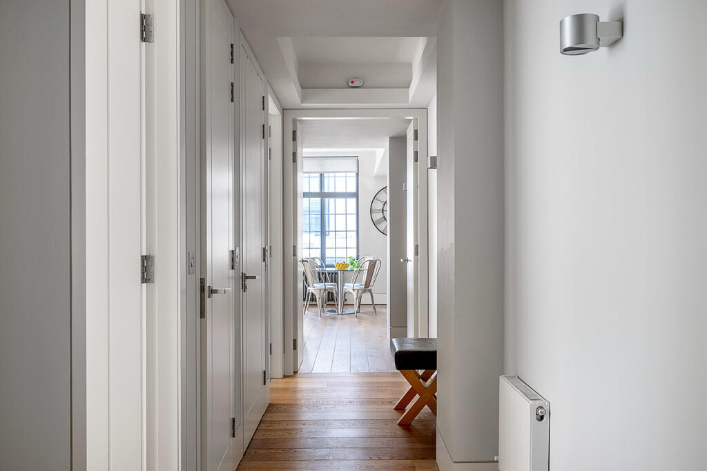 Paramount_House_2...