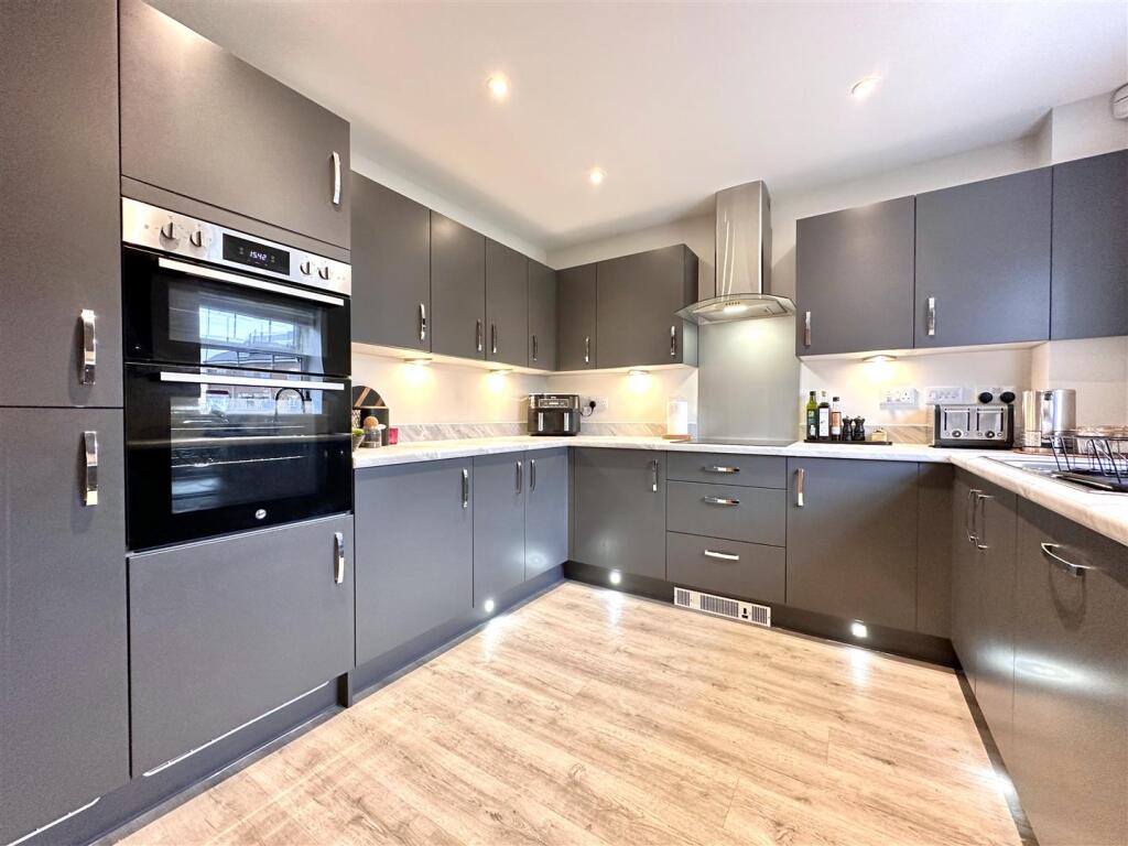 Sublime Fitted Kitchen 795