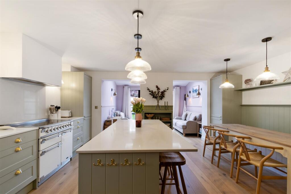 Kitchen / Dining