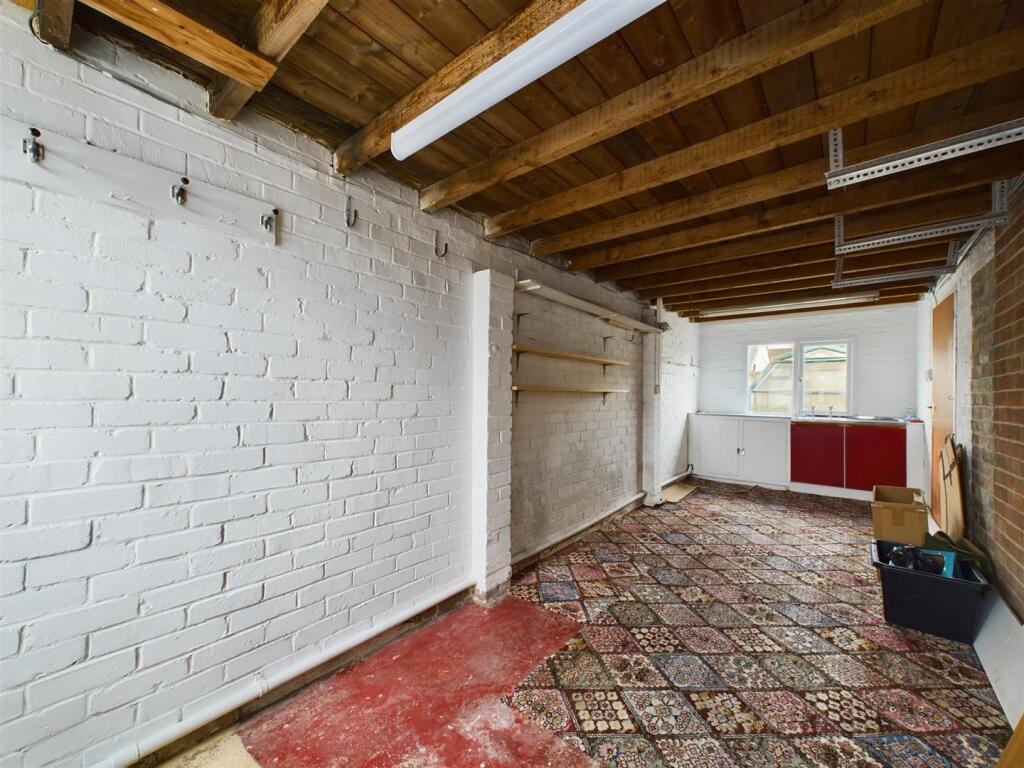 garage 2.jpg