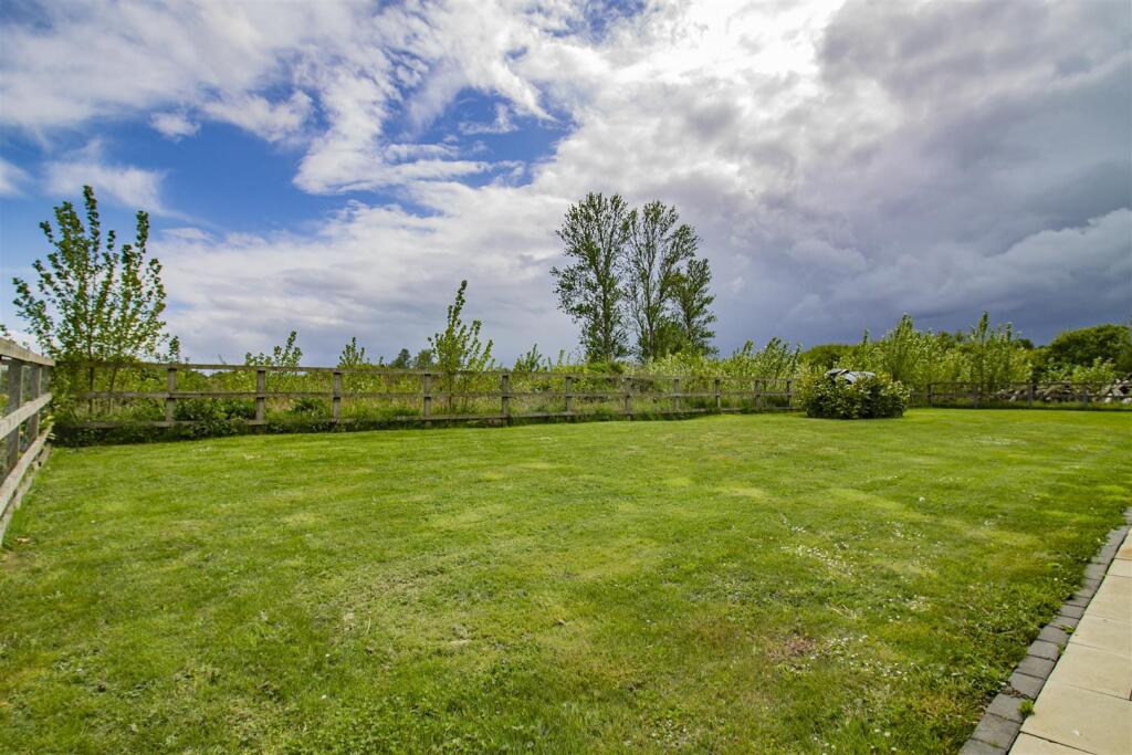 Home Farm Barn 4, Stradishall [Garden] 02.jpg