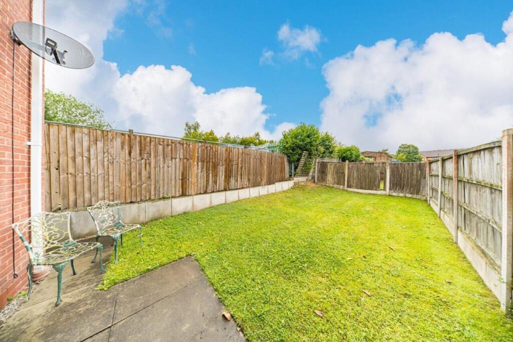 27 Molyneux Close garden.jpg