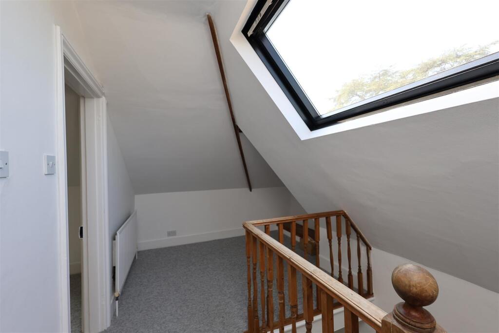 LANDING / STUDY AREA