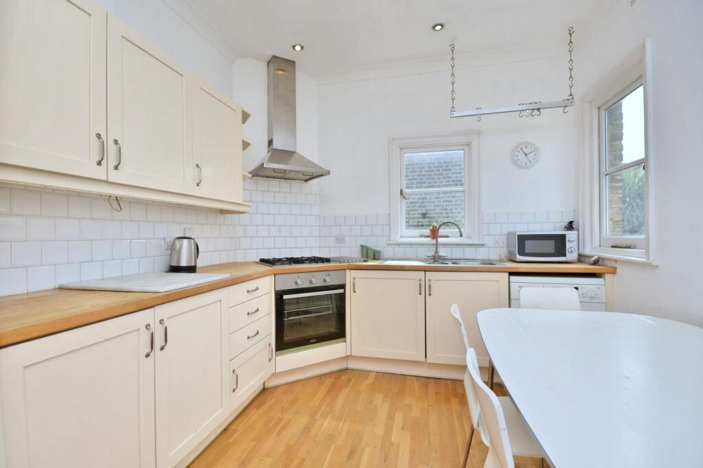 Cleveland Avenue, Central Chiswick, W4