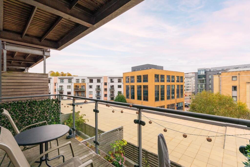 1D3R7CC - Balcony A.jpg
