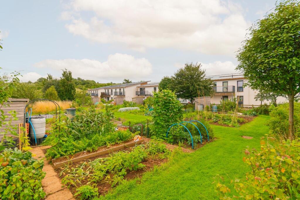 YAWNAMOR41 - External C.jpg