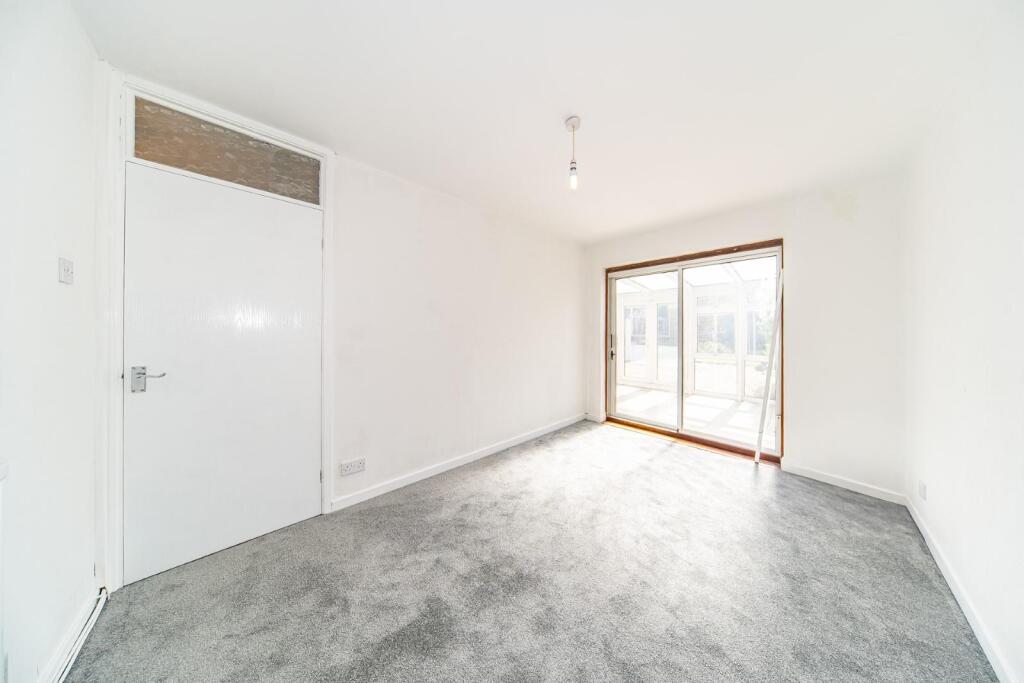 12 Tern Way bedroom 2 2.jpg