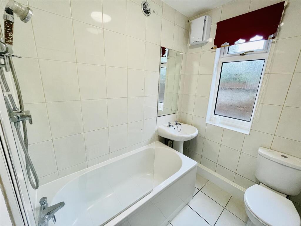 mere green bathroom.jpg
