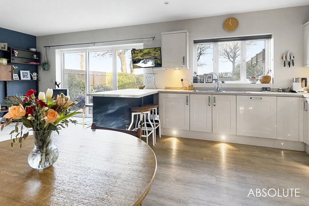 Kitchen/dining/family room