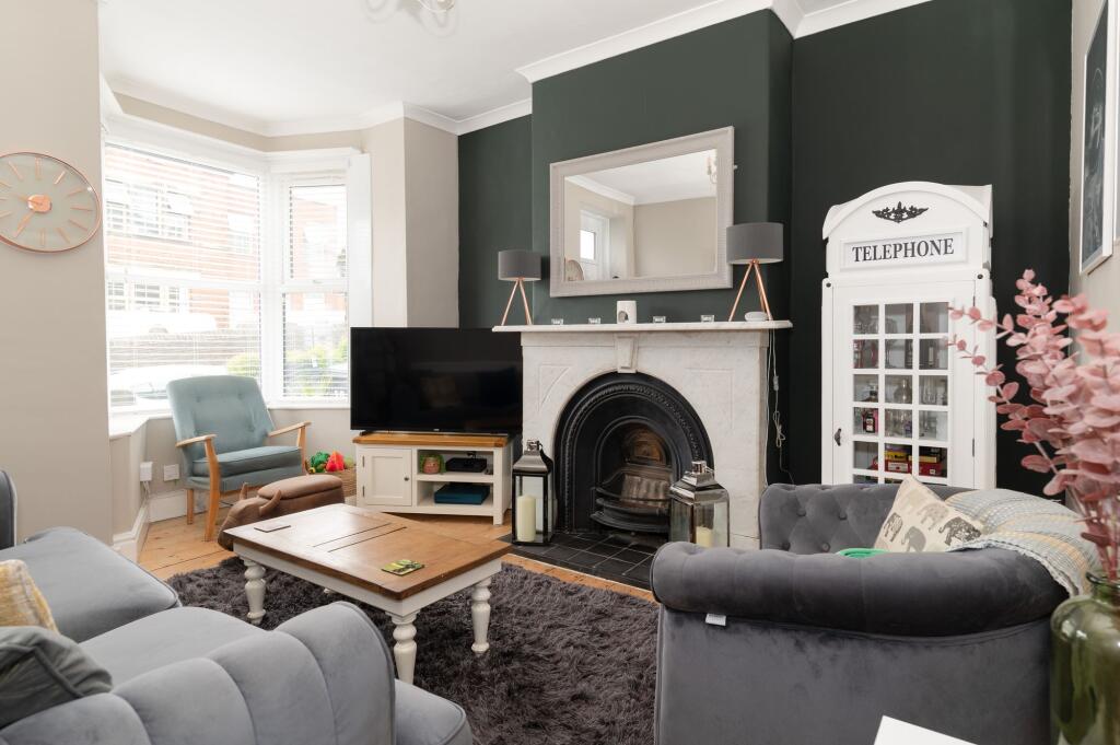 KITCHEN DINER AND LOUNGE