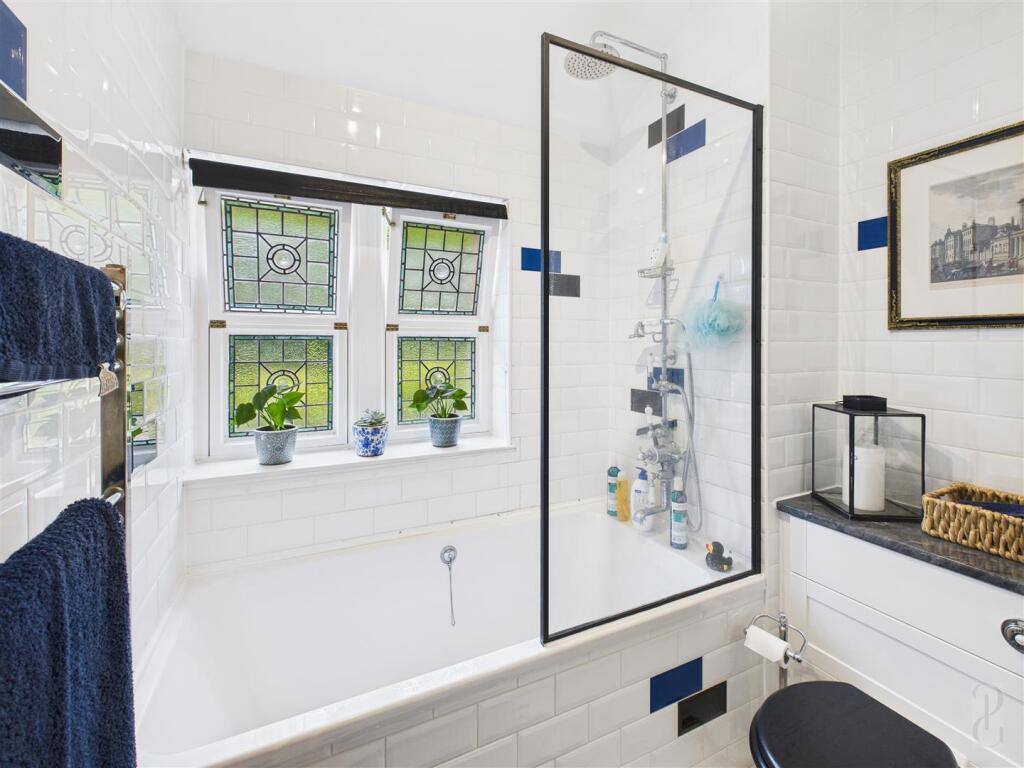 Bathroom 1.jpg
