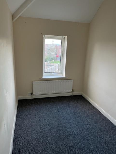 Small bedroom2.jpg