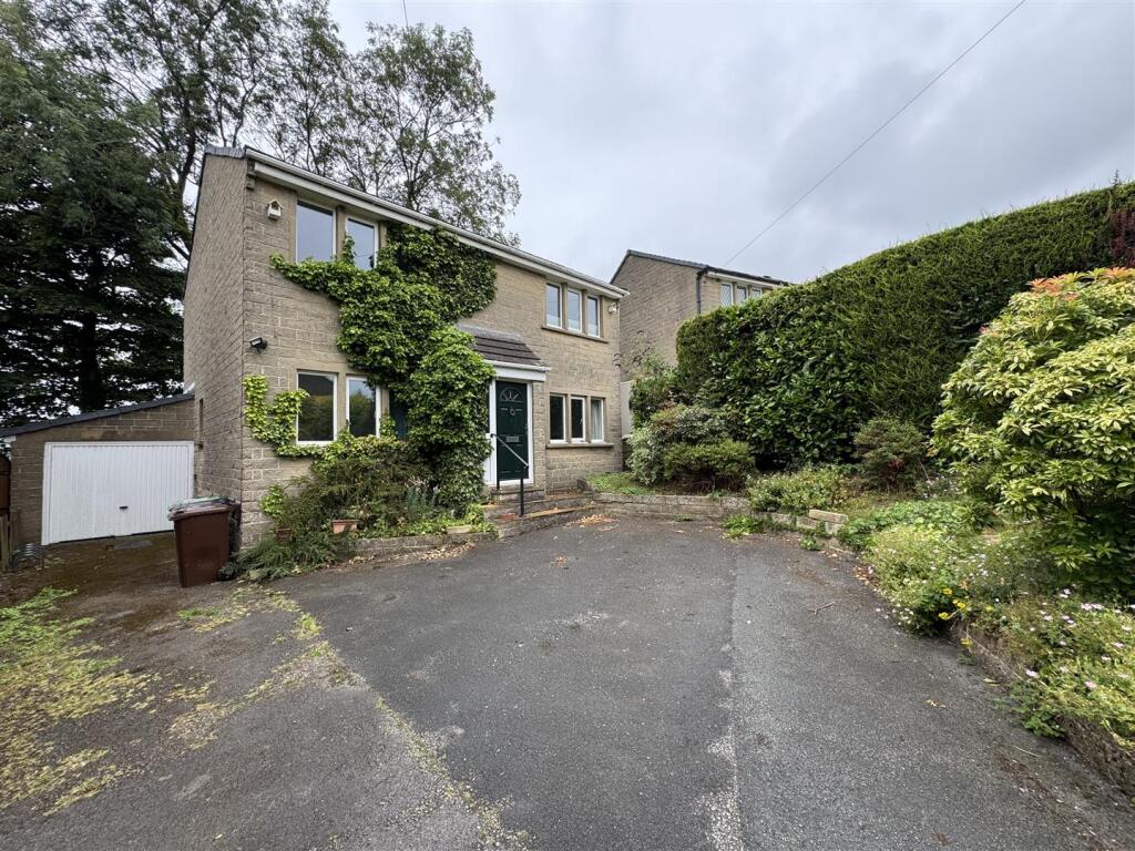 DRIVEWAY/PARKING
