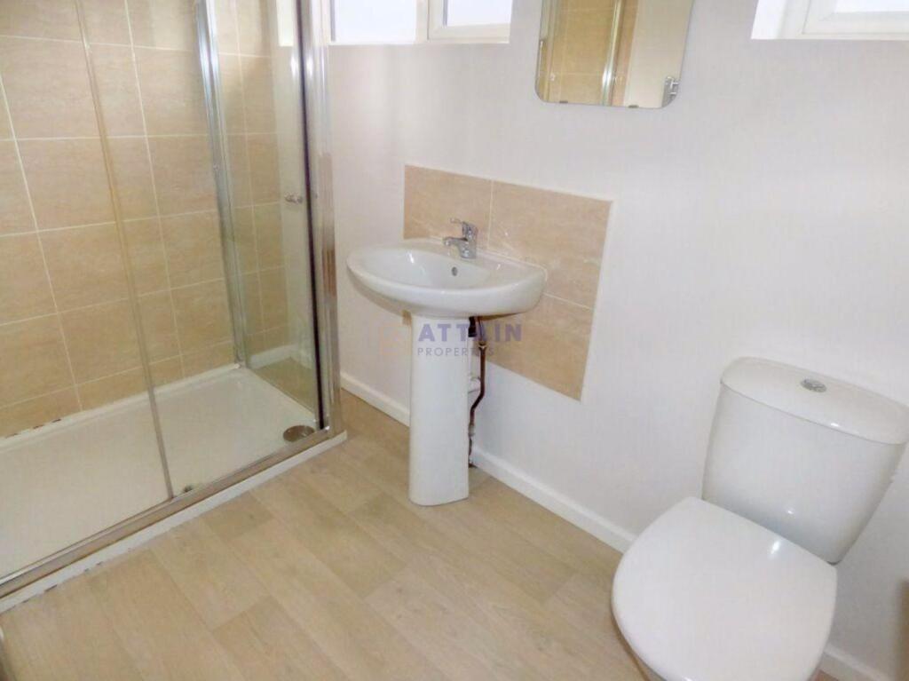 Bathroom 2.jpg