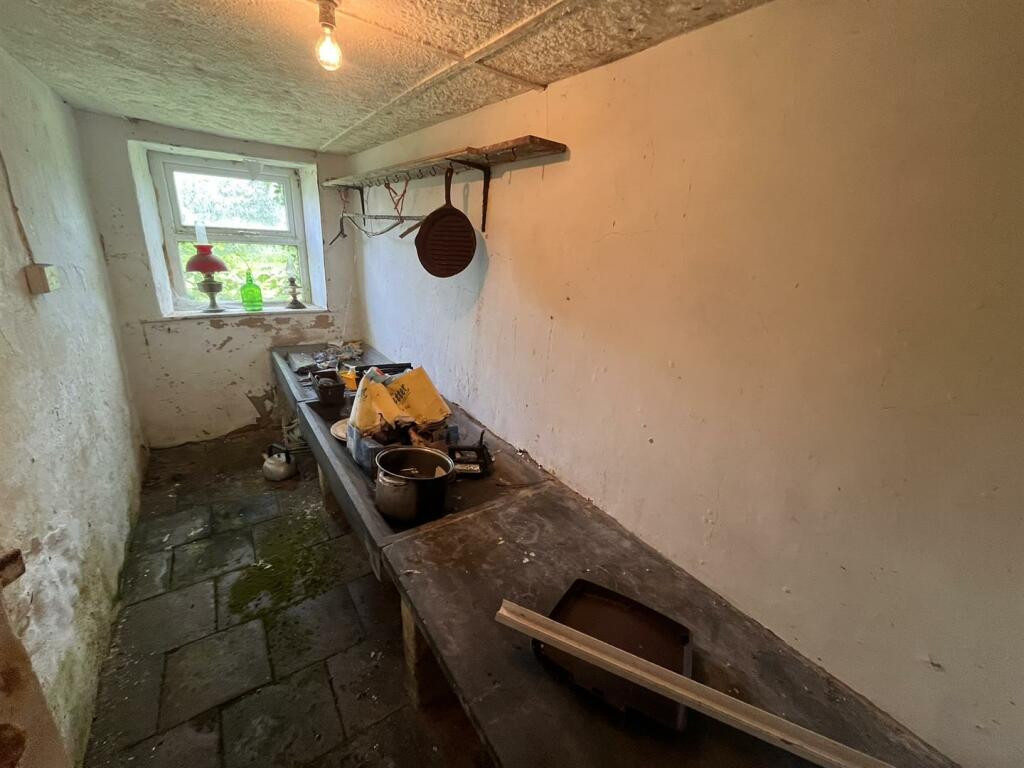 UTILITY ROOM off
