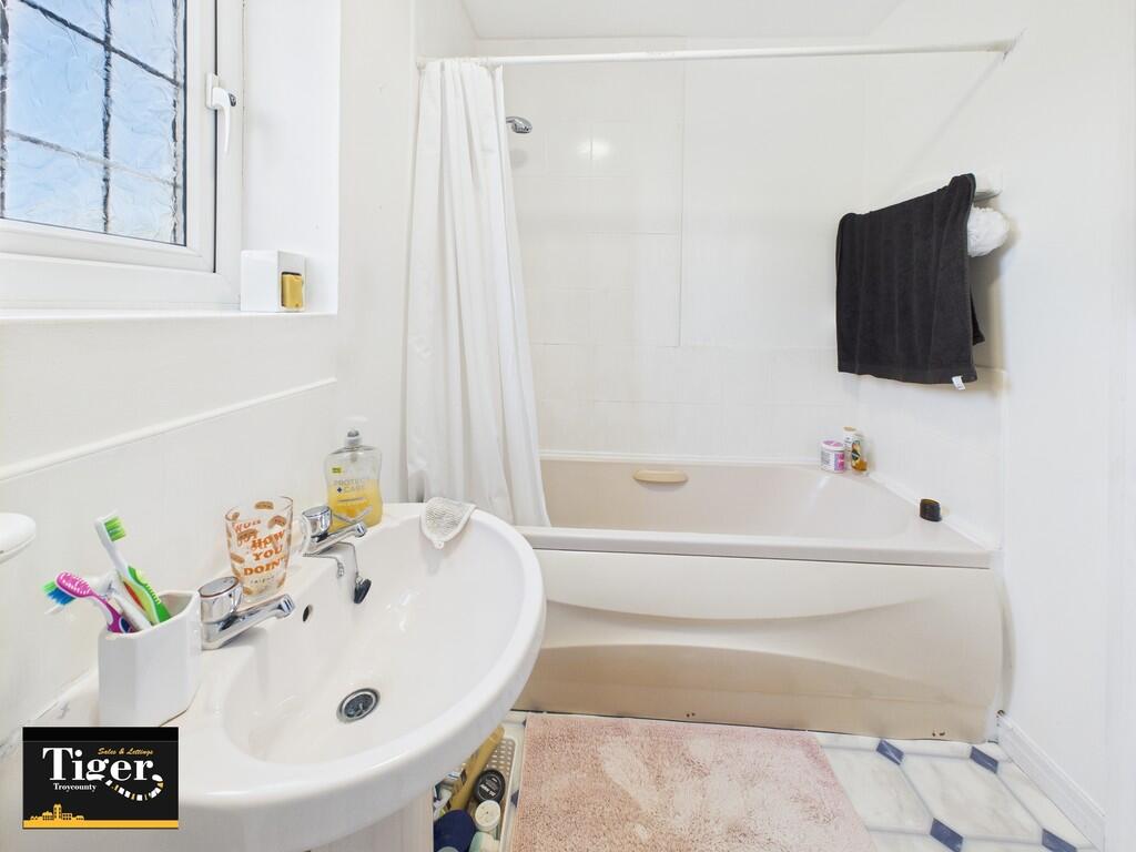 CAM02176G0-PR0675...