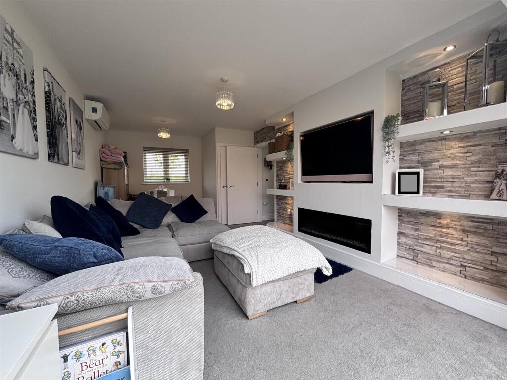 Bensons lounge 2.jpg