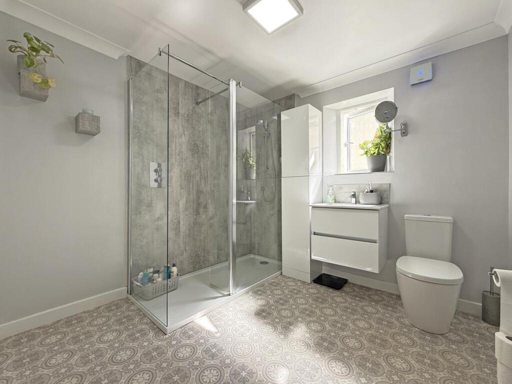 Stentaway Road 7 - Shower Room.jpg