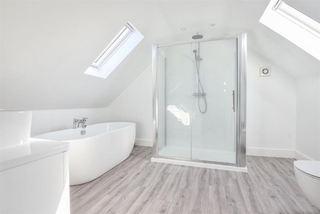 EN SUITE
