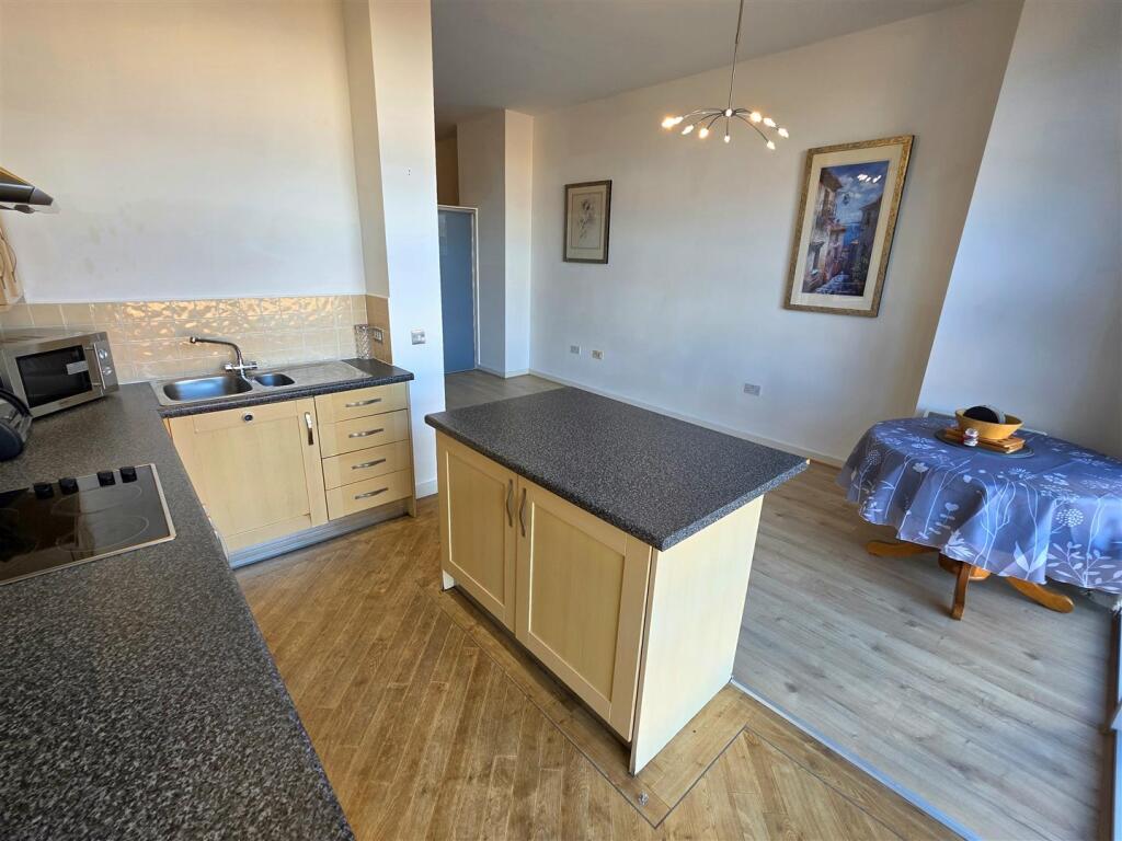 Kitchen/Lounge