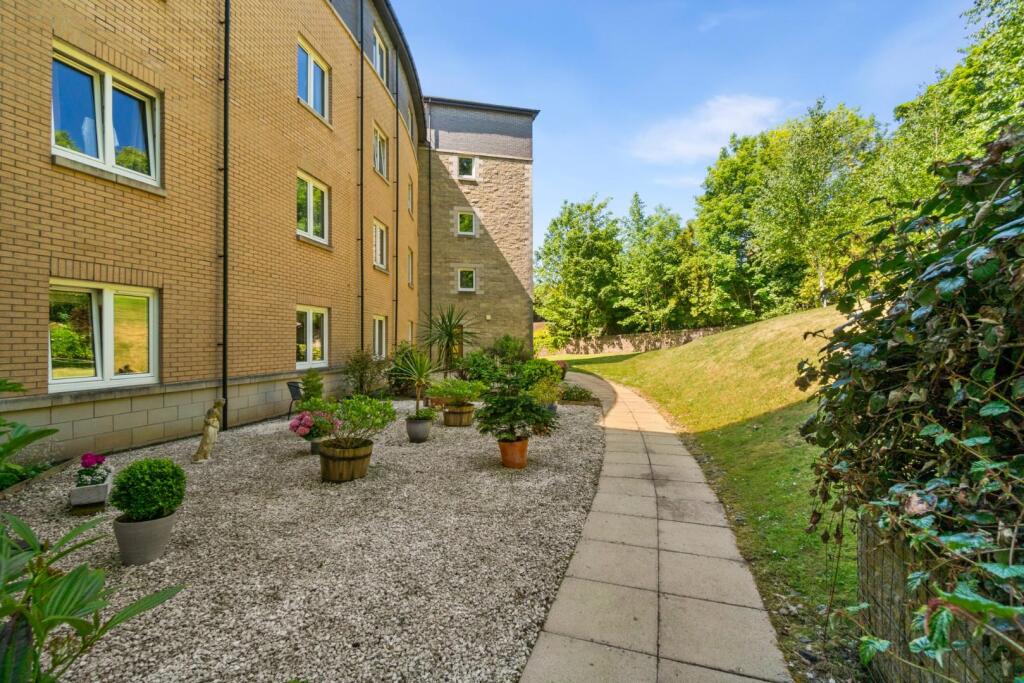 23_19 rosebank gardens, largs  (25).jpg