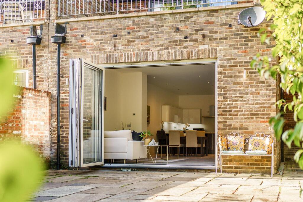 HOYLAND DOWN (15).jpg