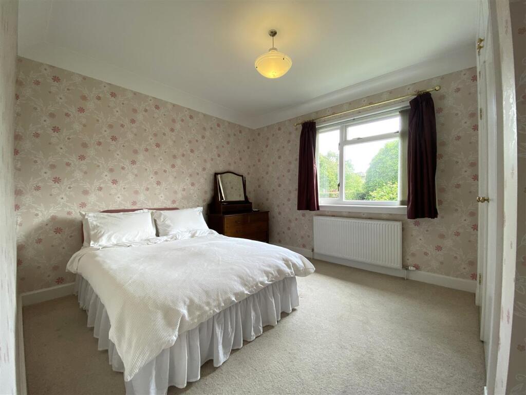 BEDROOM 2.1.JPG