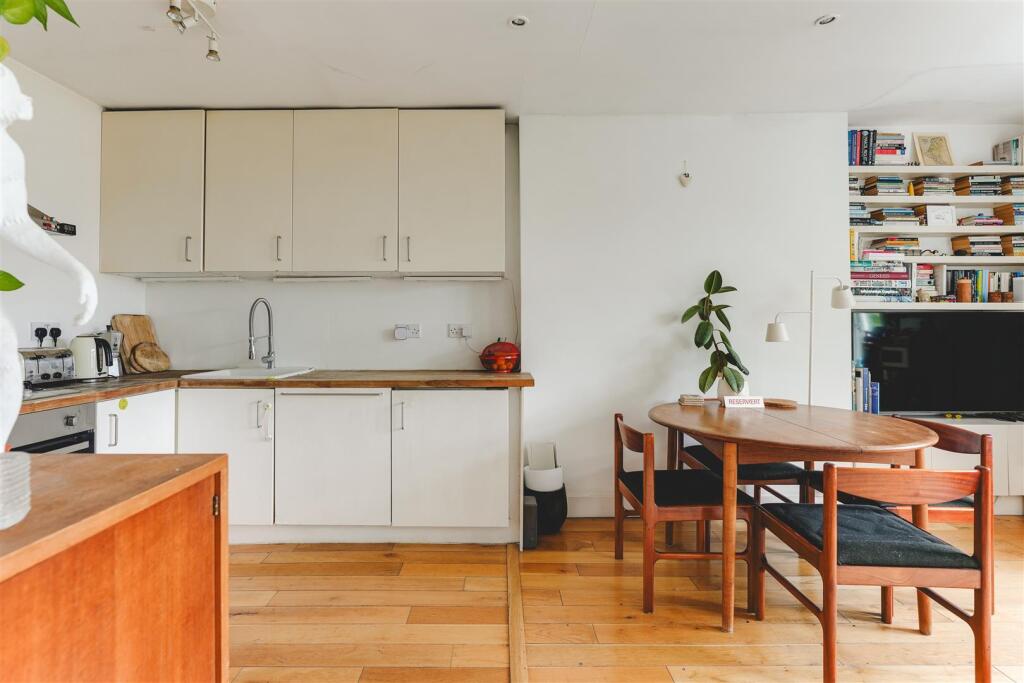 Downs Park Road-10.jpg