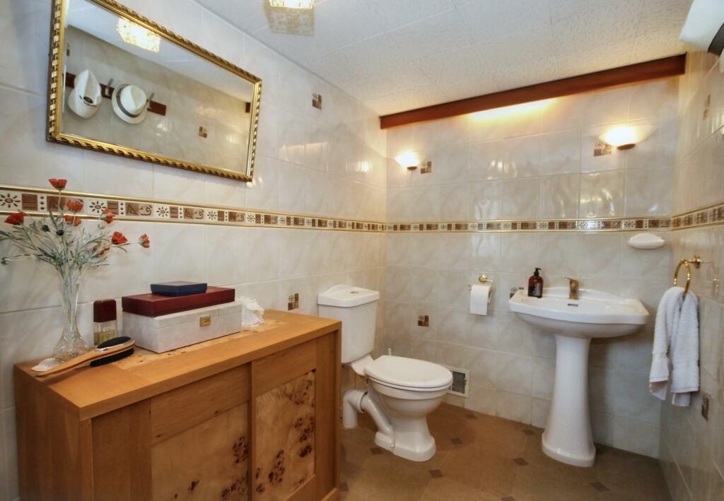 Cloack Room