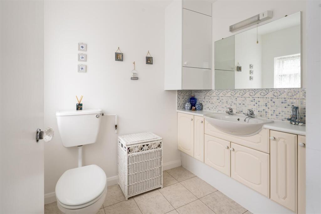 Chingford Avenue E4