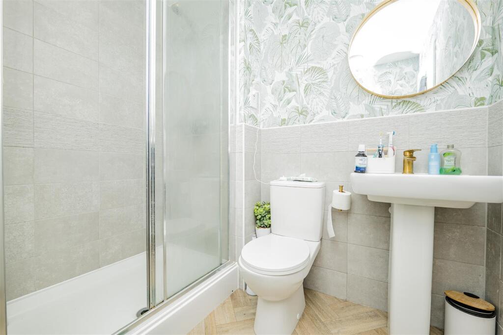 En-suite Shower