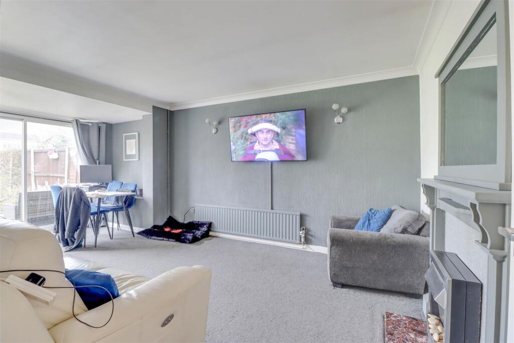 28 GRANGE ROAD WICKFORD-6.jpg