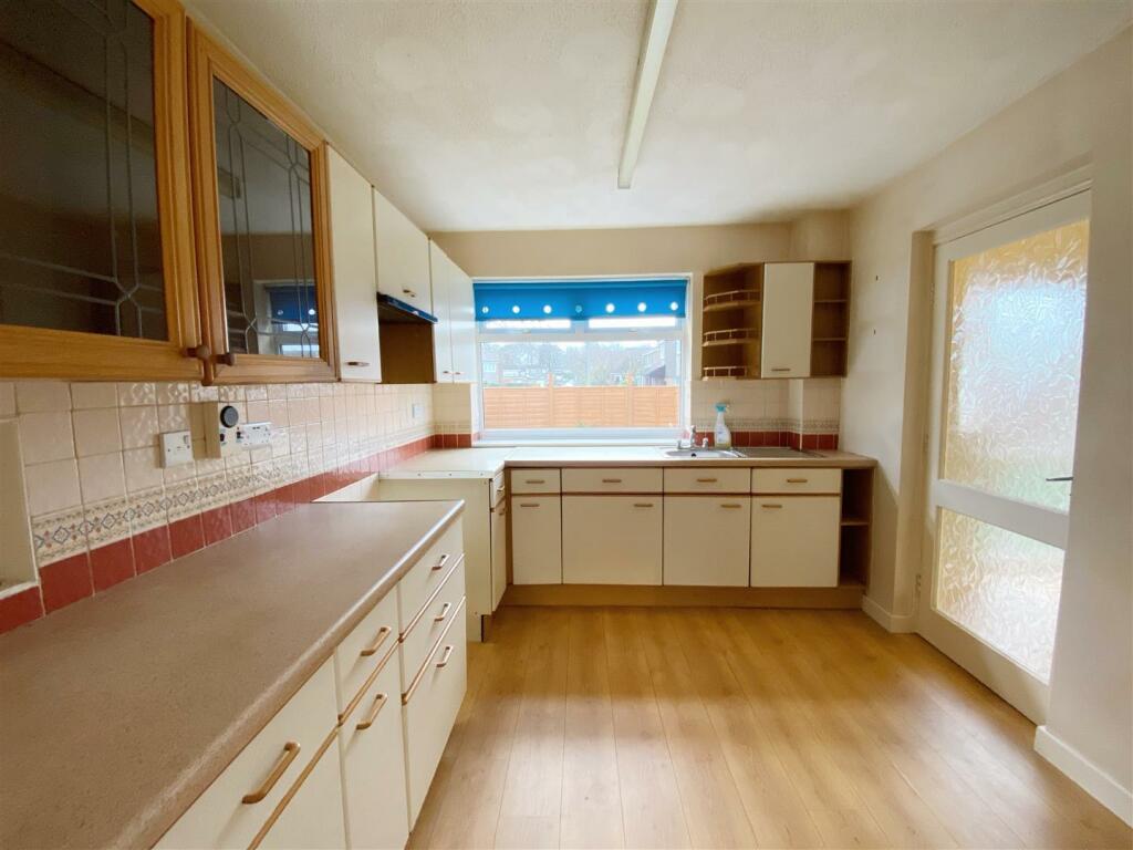 Kitchen 1.jpg