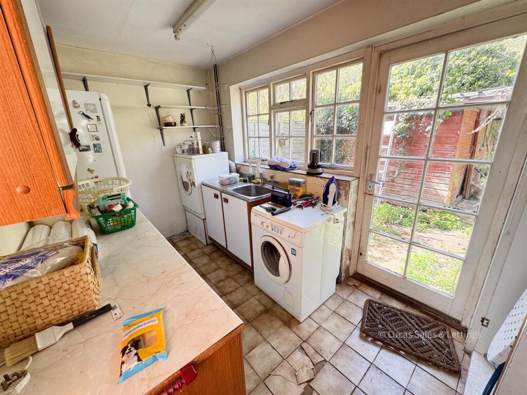 55 Hall Close Kettering-21.jpg