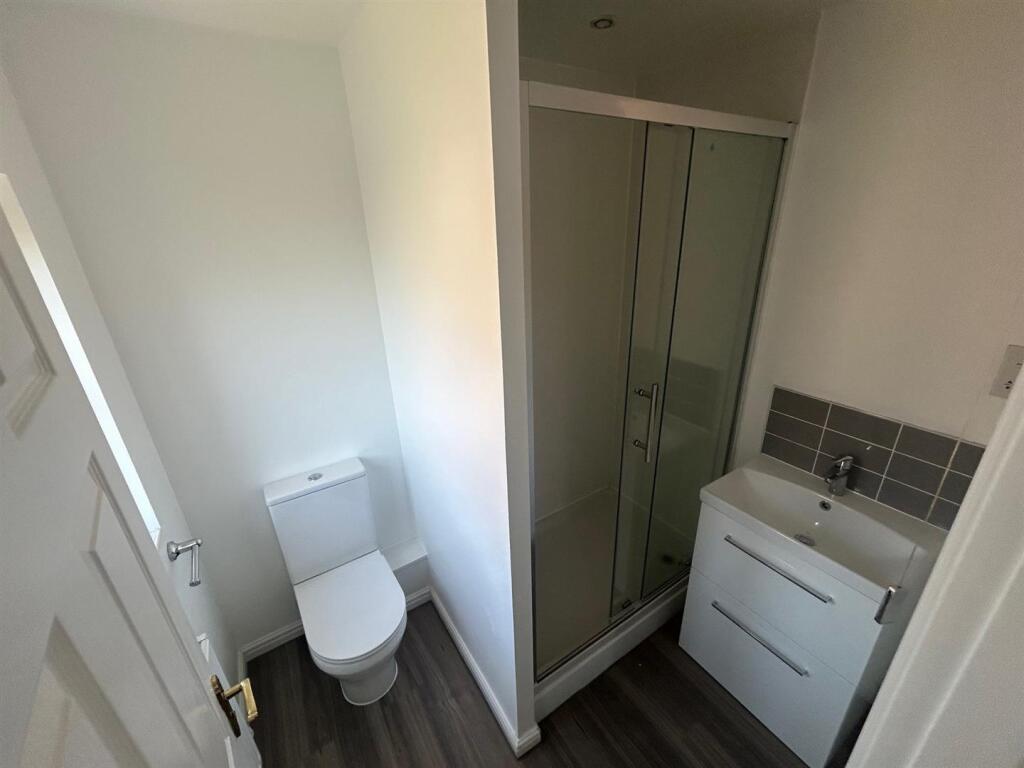 ensuite 2.jpg